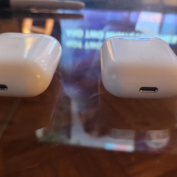 Air pods case - Picture 2 of 4
